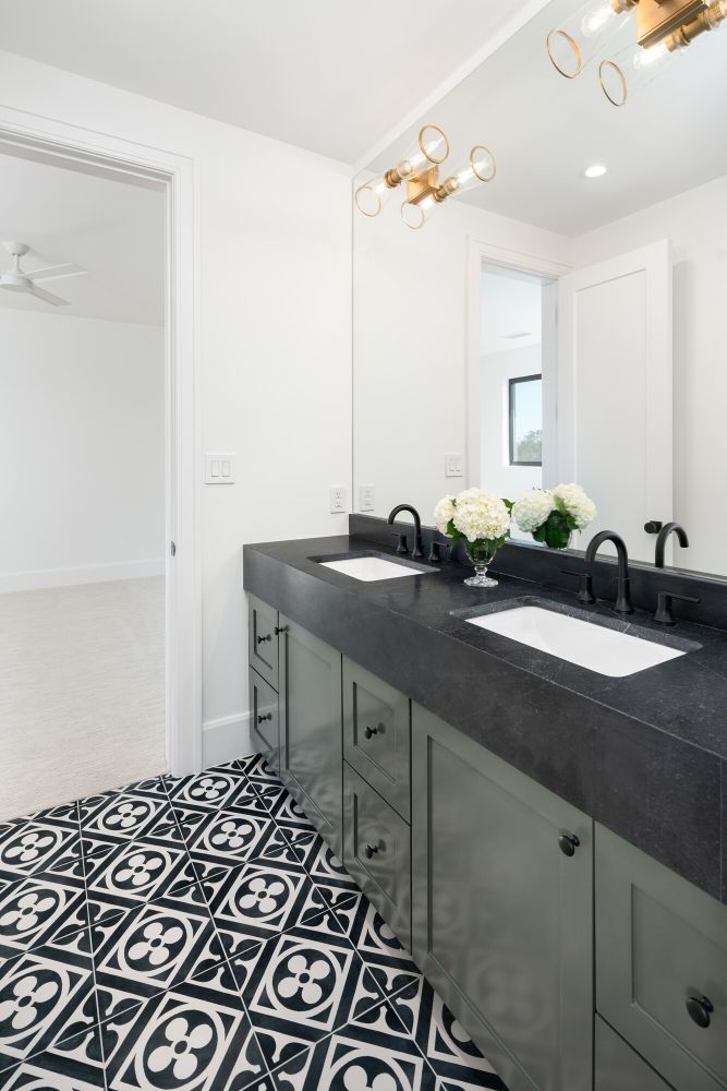 5806 Orchid Lane interior