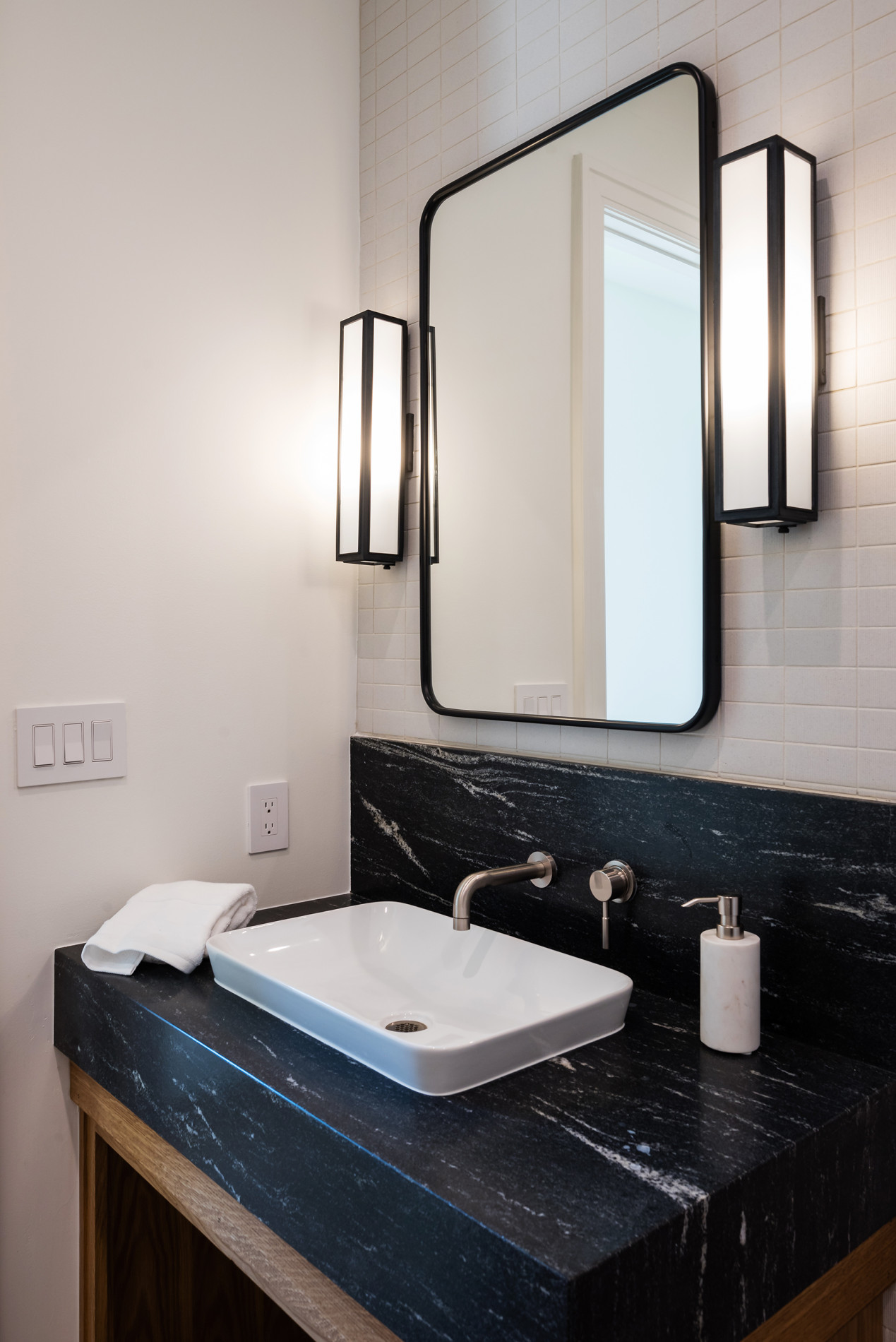 5720 Orchid Lane interior